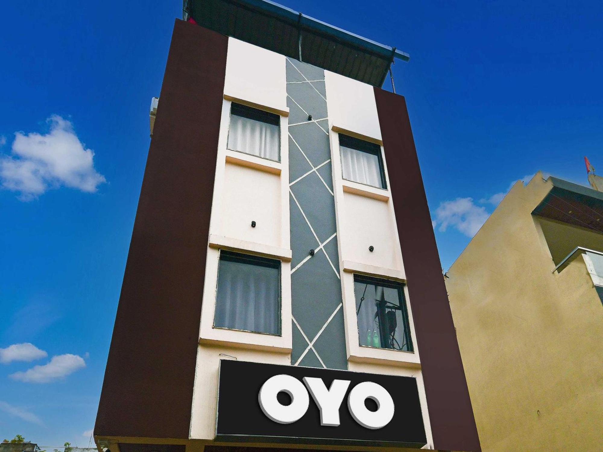 Oyo Flagship Hotel Blue Tick Indaur Exteriér fotografie