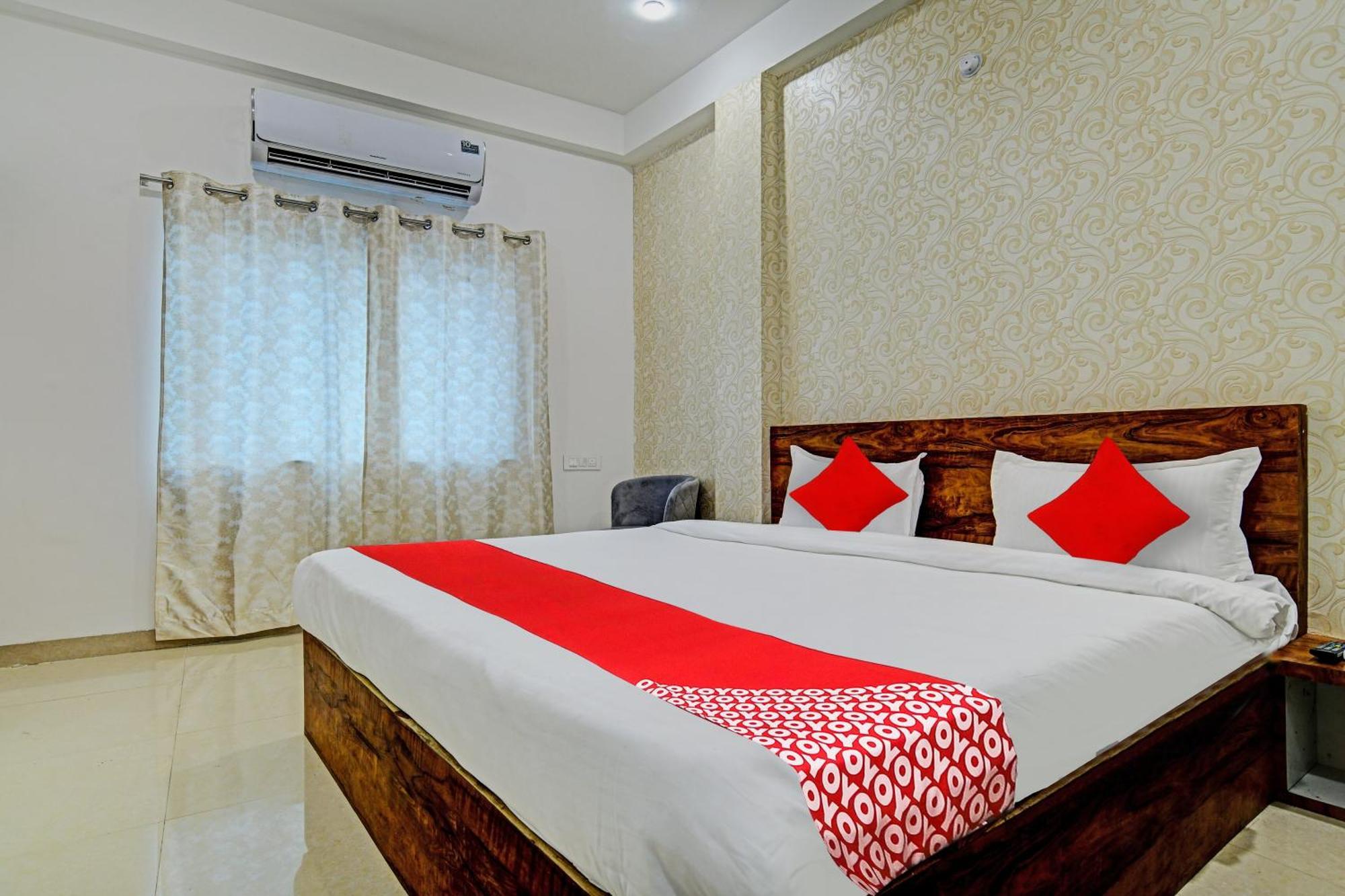 Oyo Flagship Hotel Blue Tick Indaur Exteriér fotografie