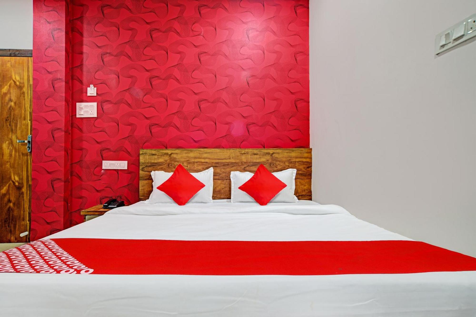 Oyo Flagship Hotel Blue Tick Indaur Exteriér fotografie